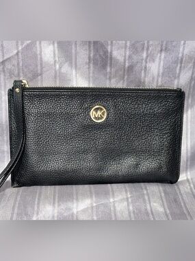 Micheal Kors Fulton black pebble Leather Wristlet Clutch with Gold Accent in EUC